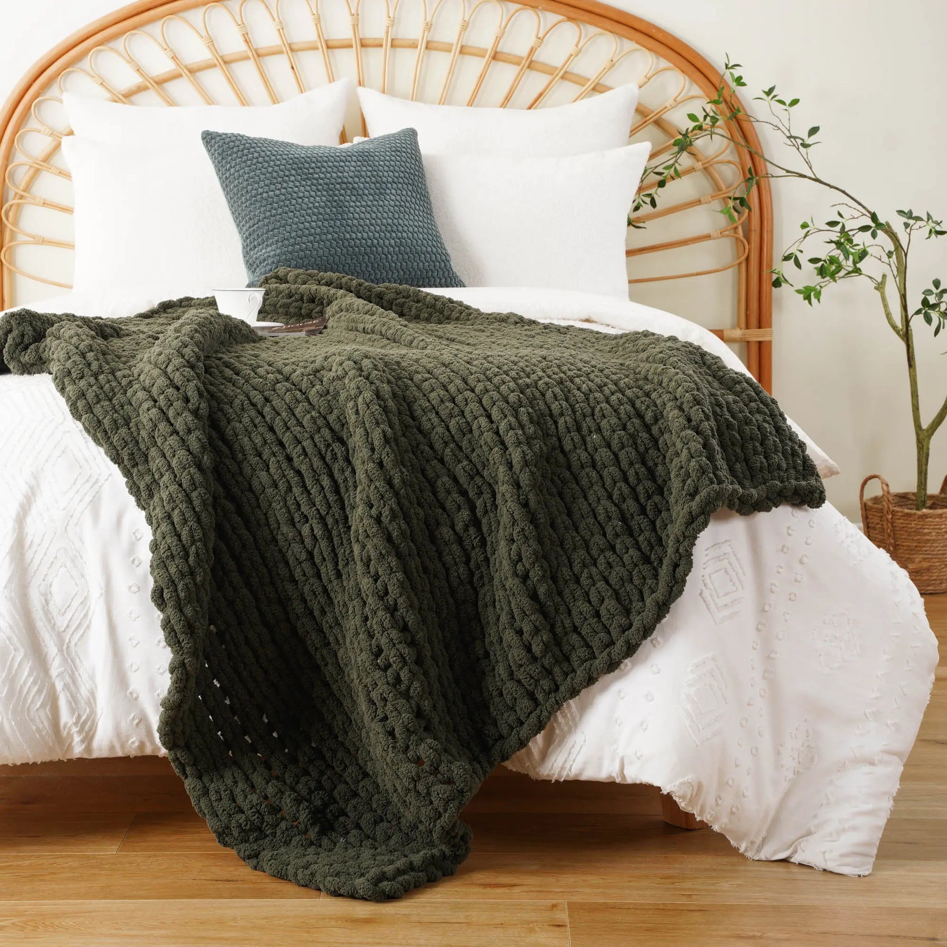Battilo I Handmade Cable Knit Crochet Blanket, Spring Cozy Rope Knot Chunky Throw Blankets for Couch Home Decor,50"X60"